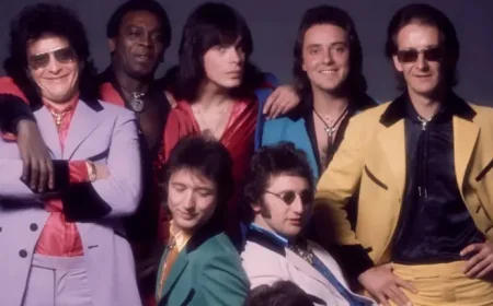 Showaddywaddy founder & guitarist Trevor Oakes dies aged 79 after illness