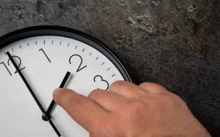 Zmiana Czasu: Why This One-Hour Shift Still Shakes Sleep, Hearts and Policy