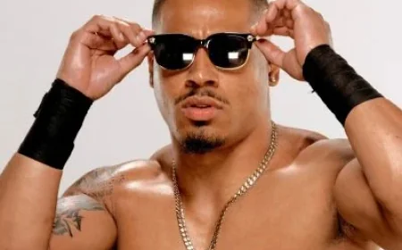 Ex-WWE Star Claims Carmelo Hayes Unfairly Treated at SmackDown