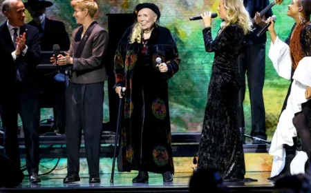 Joni Mitchell and Sarah McLachlan Shine at Juno Awards Performance