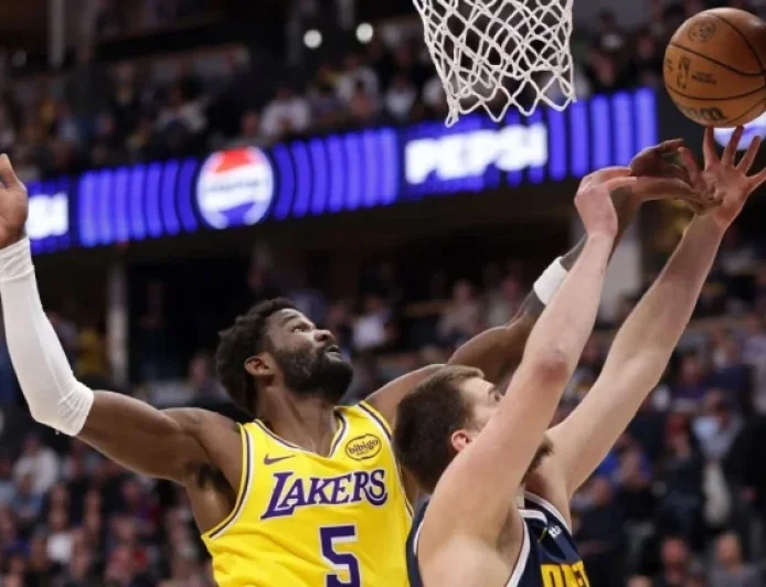 Lakers’ Ayton Injured; LeBron Reports Sore Elbow