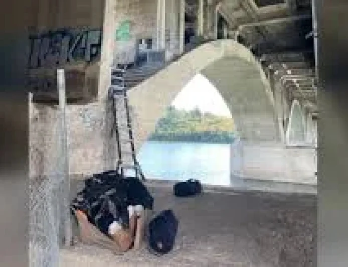 Saskatoon Weather: Human-caused blaze singes University Bridge, damages sewer lines for a second time