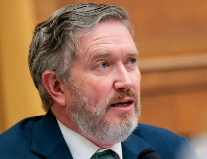 Trump Cincinnati visit exposes a contradiction: economic stop or campaign pressure on Thomas Massie?