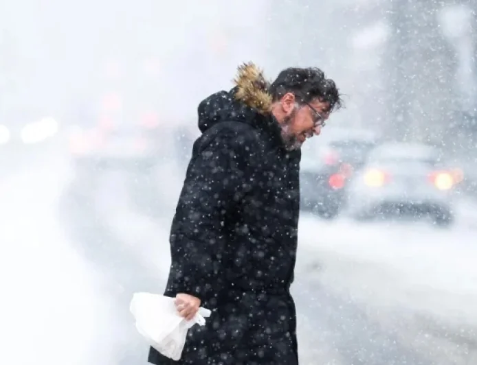 Snowfall Weather Forecast: Toronto Commuters Confront Slippery Streets as Weekend Storm Threatens