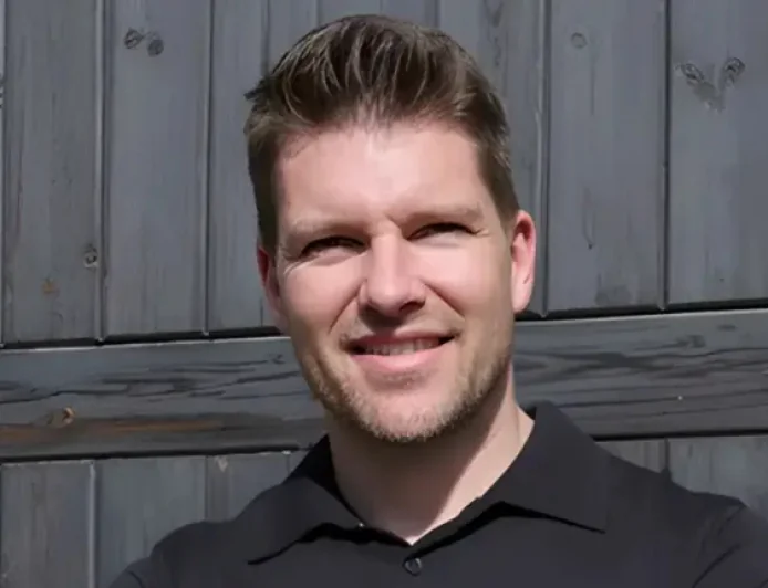 Narwhal Tusk Sculpture Reveals Hidden Toll: The 2019 Hero Who Said ‘I Had to Be Honest’