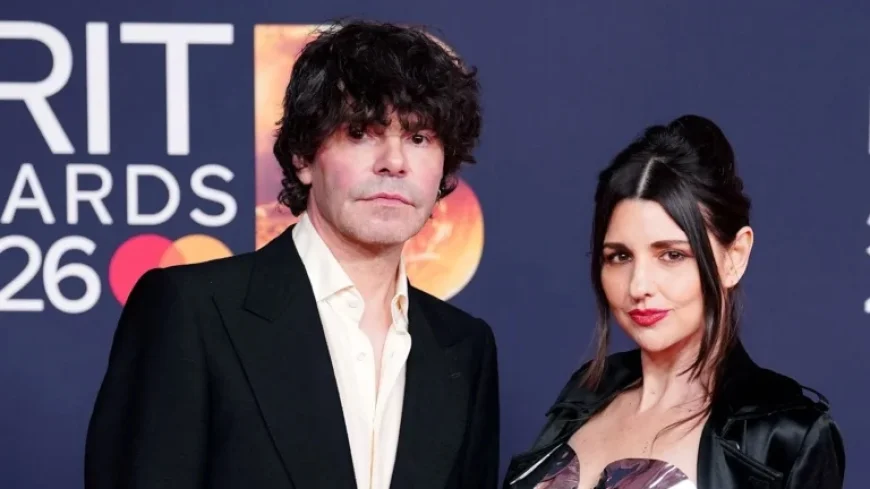 Tim Burgess Honors Stone Roses’ Mani Before the Brit Awards