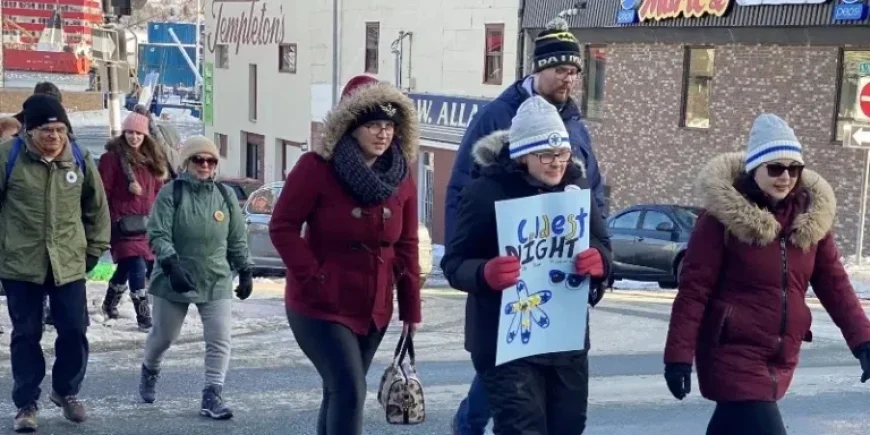 Hundreds Defy Cold to Support Youth Services Fundraiser