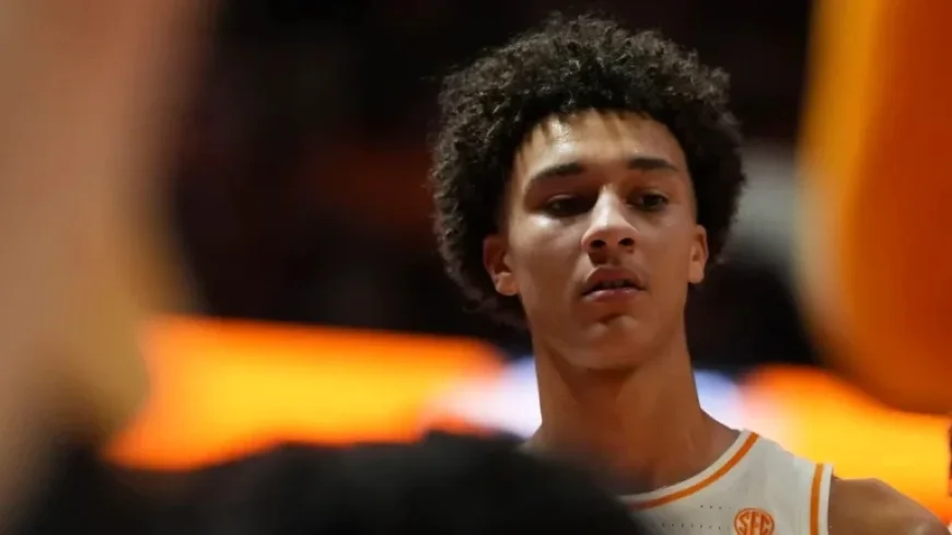 Tennessee Forward Nate Ament Exits Alabama Game Due to Injury