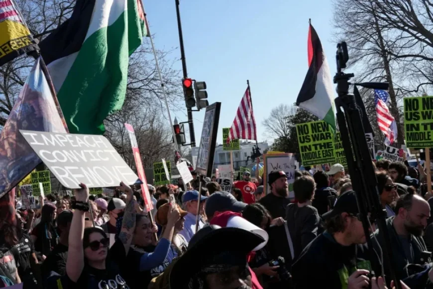 Hundreds Rally Outside White House, Demand Halt to Iran Conflict