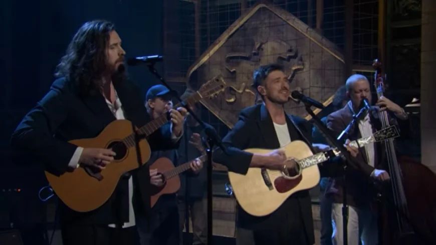 Mumford & Sons Electrify ‘SNL’ with ‘Rubber Band Man’ and ‘Here’
