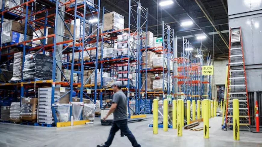 Canada’s Economy Unexpectedly Shrinks in Q4 2025