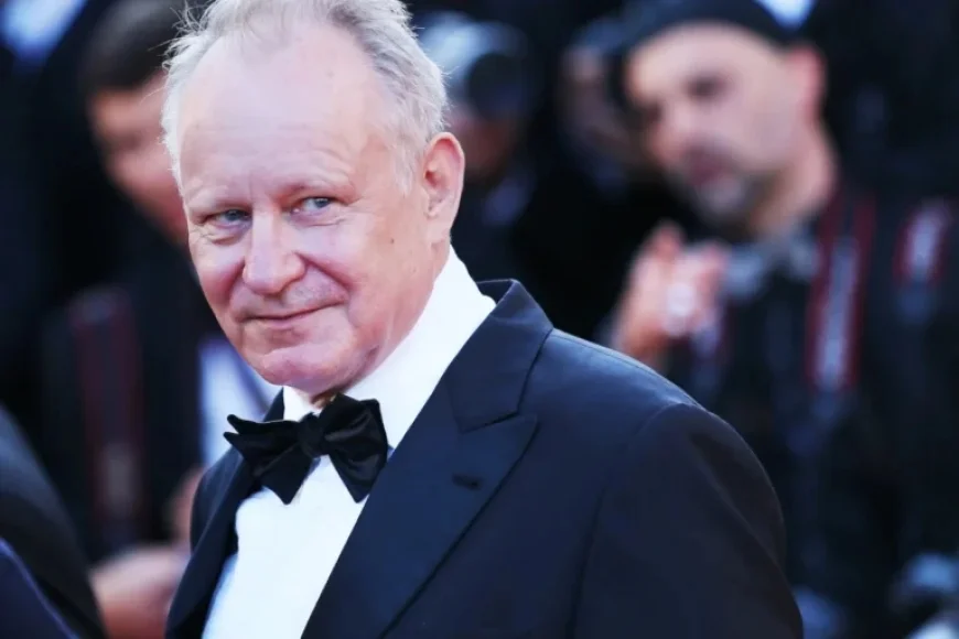 Iconic Actor Reflects on Cult ’90s Film and Robin Williams’ Eccentricity