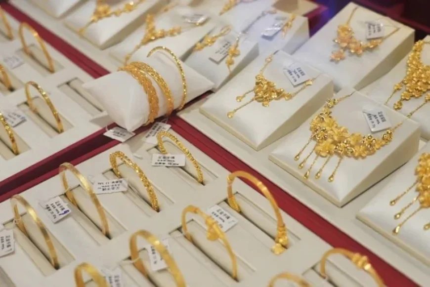 Gold Climbs 1% Amid US-Israel Strikes on Iran Increasing Tensions