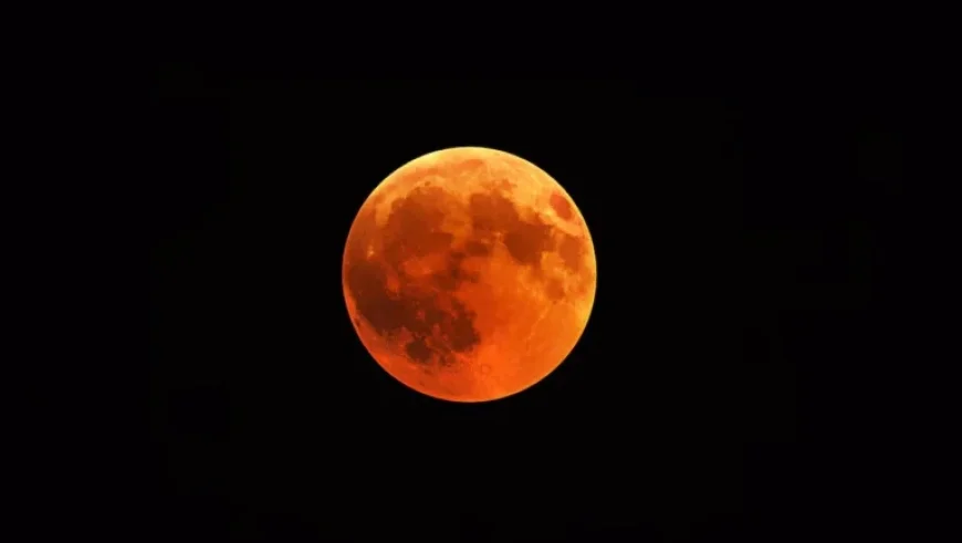 Total Lunar Eclipse to Illuminate Québec’s Sky with Red on Tuesday Night