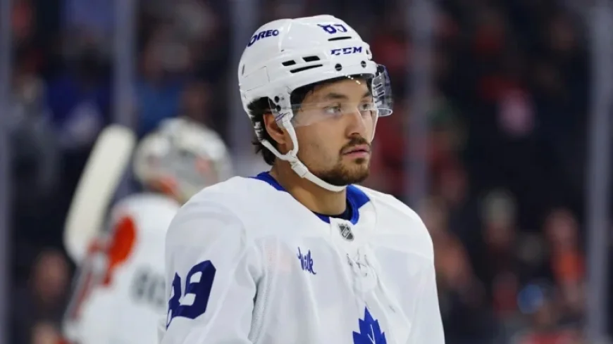 Maple Leafs Bench Nick Robertson, Troy Stecher vs. Flyers
