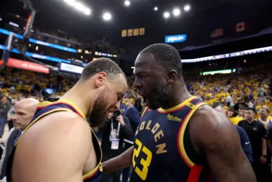 Stephen Curry Frustrated as Draymond Green Exits During Warriors Timeout