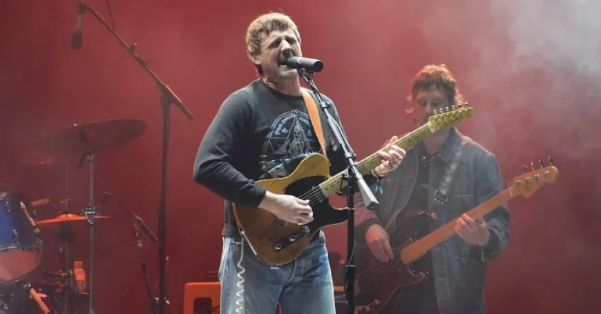 Review: Sturgill Simpson’s “Mutiny After Midnight” Captivates as Johnny Blue Skies