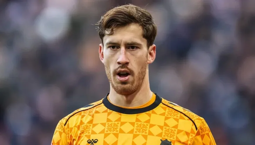 Sunderland’s Robin Roefs Faces Time Out with Hamstring Injury; Newcastle Derby Impact