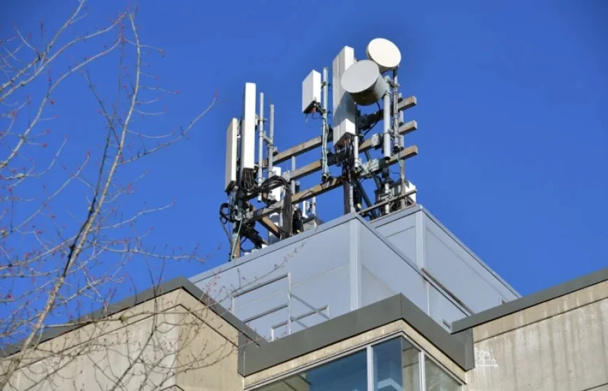 Burnaby Halts Installation of 10-Metre Antennas at SFU