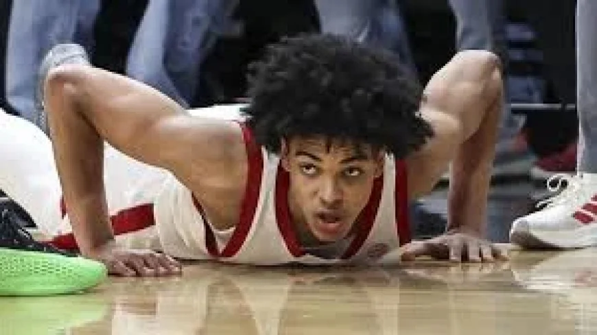 Syracuse Vs Louisville, on the road again: a late tip inside the YUM! Center spotlight