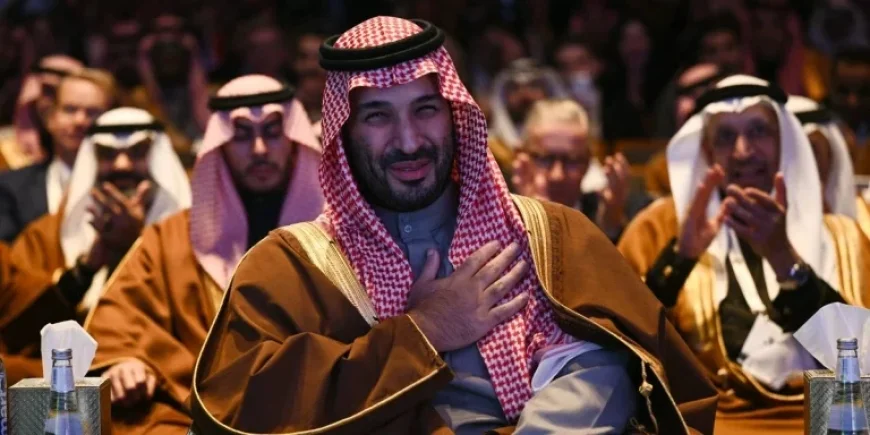 Cnn News: $110bn Paramount–Warner Bros Deal Faces Antitrust Risks and Gulf Financing Questions