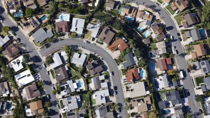 Mortgage Rates Surge to 6% Amid Iran Conflict, Rattling Bond Market