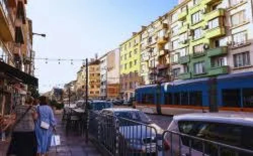 Weather Today: Bulgaria Friday Forecast — Sunshine West, Clouds and Light Rain East