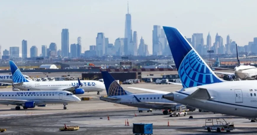 United Airlines to Remove Passengers Refusing Headphones Use on Flights