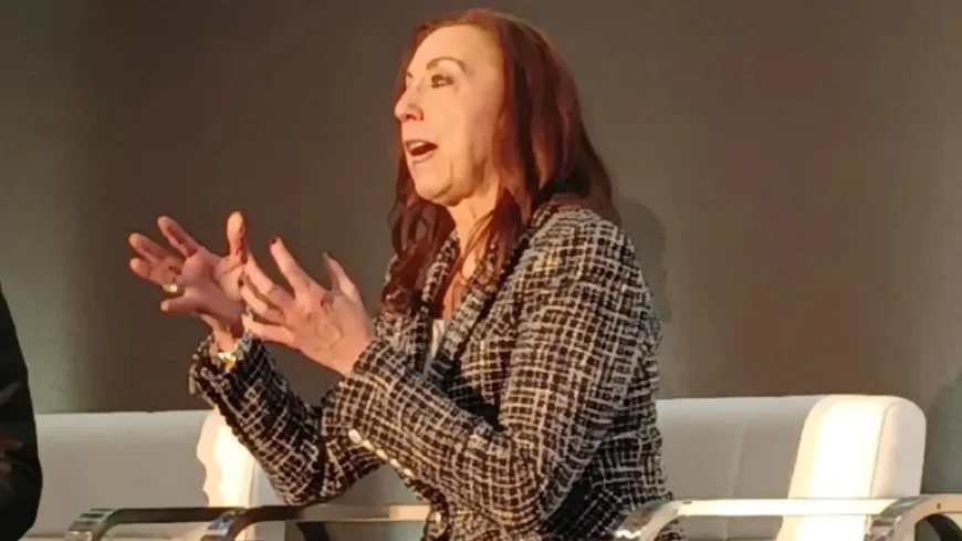 Chrysler CEO Feuell Departs; Dodge Chief Assumes Leadership Role