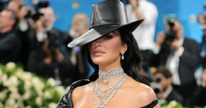 Kim Kardashian as 2025 approaches: the Vegas showgirl pivot on “The Fifth Wheel” set