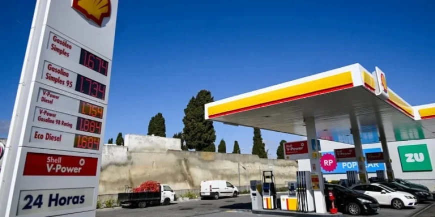 Oil Prices Surge to $100: Expert Insights Revealed