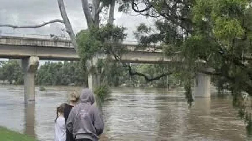 Live: Roads cut off, homes without power as Bundaberg Floods peak approaches
