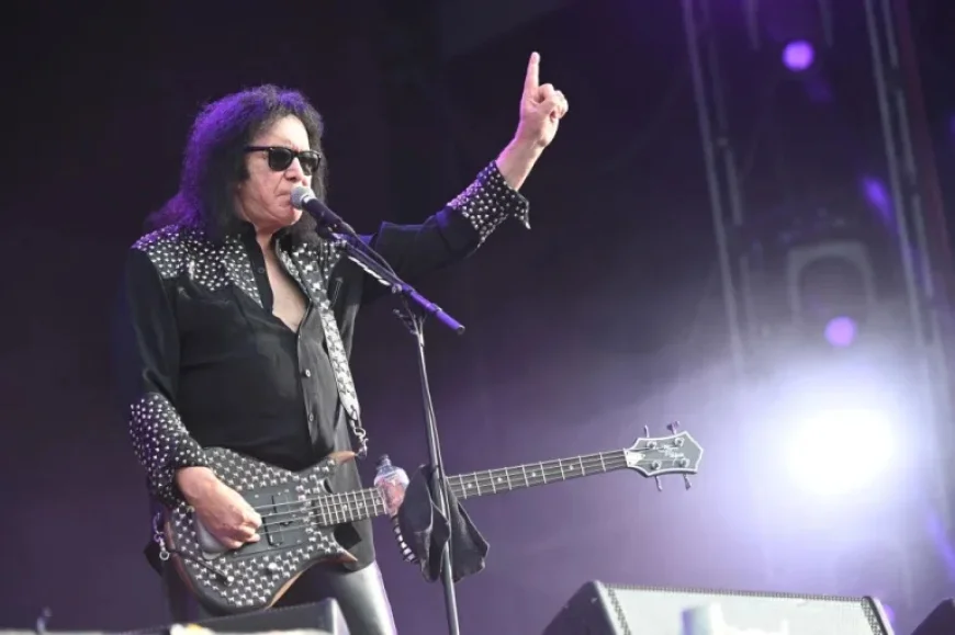 Gene Simmons Criticizes Celebrities, Urges Silence on Political Matters