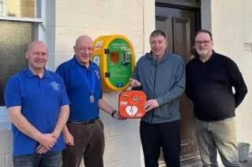 New defibrillator for Alnwick installed as local fund expands life-saving kit