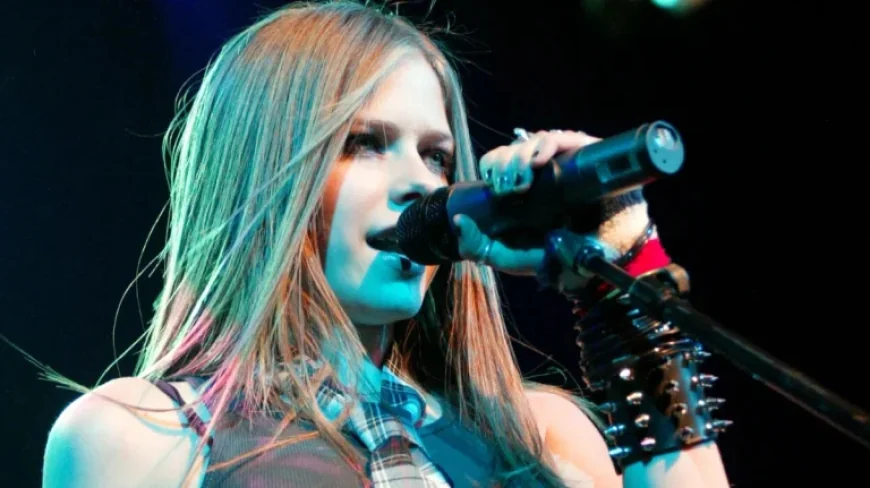Avril Lavigne Breaks Down the Homemade Aesthetic: How Old Sports T‑Shirts and Dad’s Neckties Built a 2000s Icon