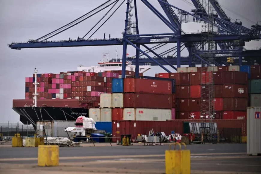 Trump Weighs Jones Act Waivers Amid Rising Gas Prices