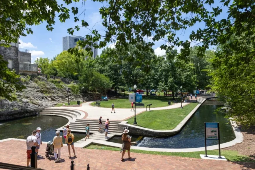 St Patricks Day Weekend: Parade, Vintage Market and Live Music Fill Huntsville Streets