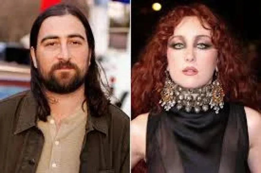 Noah Kahan and the moment fame turns into a crowd