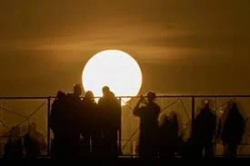 Moscow businesses struggle as Russia restricts cellphone internet services