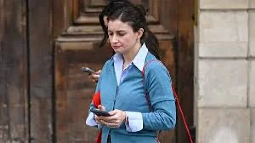 Anna Wintour Staging Style ‘Intervention’ for New Vogue Editor as Paris Moment Forces Reckoning