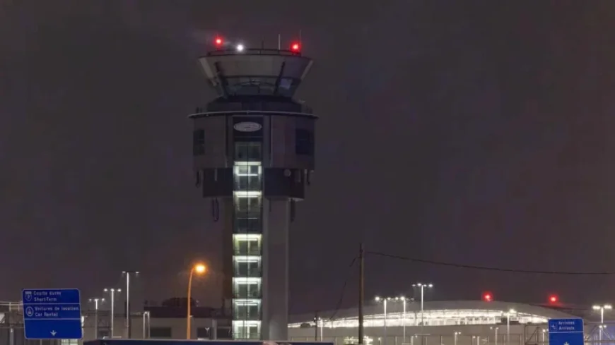 Aeroport Quebec paralyzed by threatening call, terminal evacuated