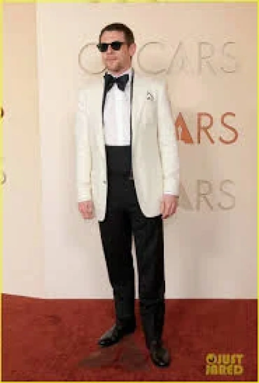 Jack O’connell Brings a Bite to the 2026 Oscars Red Carpet With Blood-Soaked Fangs — An Actor’s Tribute to Remmick