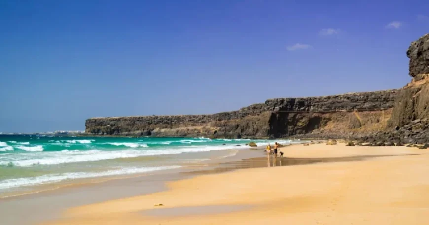 Fuerteventura: Eight Secret Beaches Confront an Unusual Rain Reality