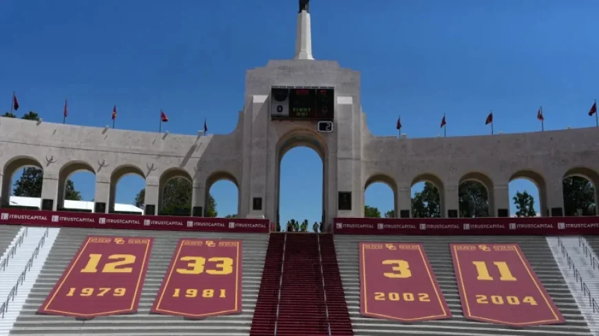 Matt Leinart shuts down USC push to unretire No. 11 as fans rally behind his stance