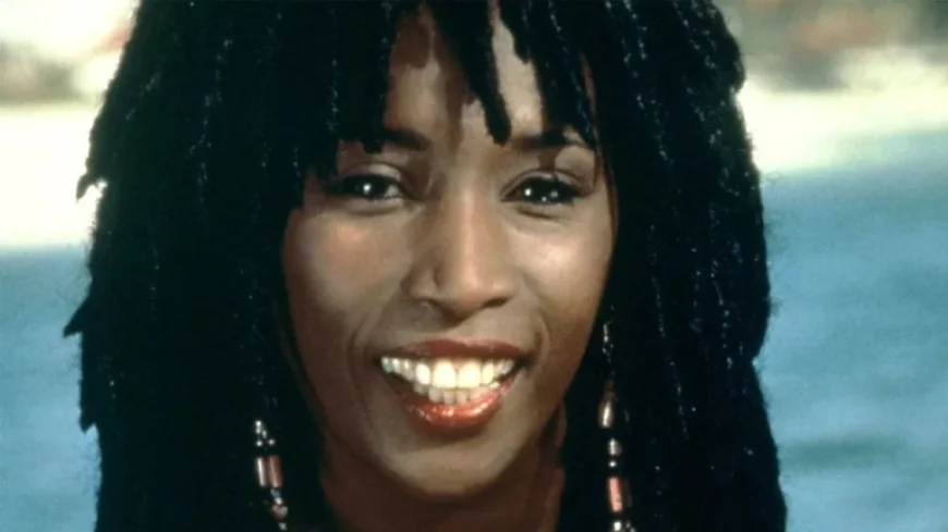 Veteran ‘Showtime at the Apollo’ Co-Host Passes Away at 74