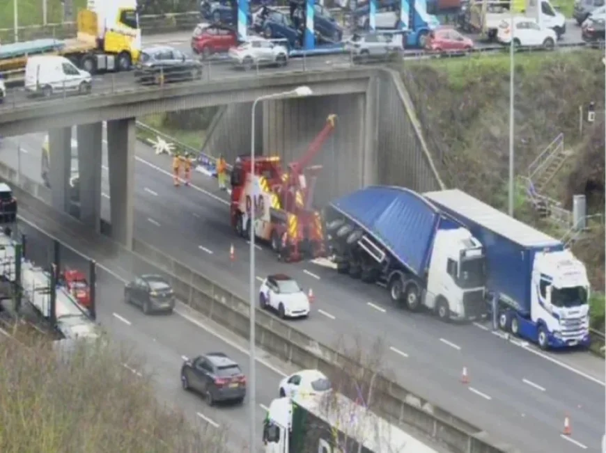 M25 Traffic: 3-Lorry Crash Shuts Motorway Between M11 and A12 — Major Diversions in Place