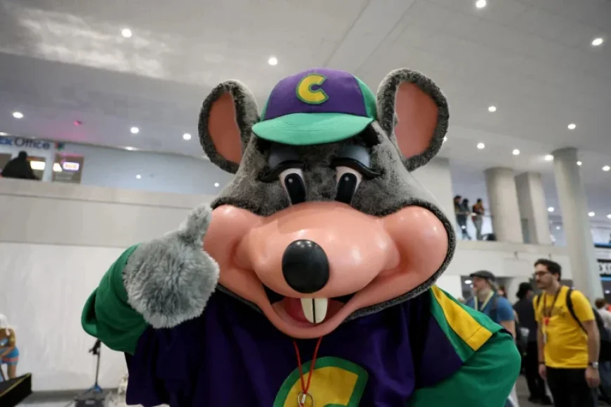 Funny Videos Shock Parents as Chuck E. Cheese Mascot Kick Clip Spreads Fast