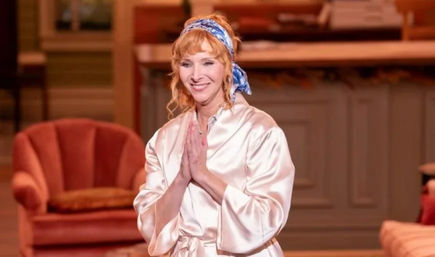 Lisa Kudrow Triumphs Amidst Apocalypse