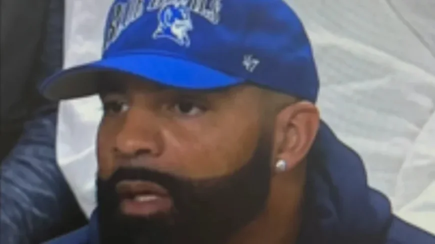 Duke Boozer spotlight explodes as Carlos Boozer’s beard and gum draw eyes during Siena scare