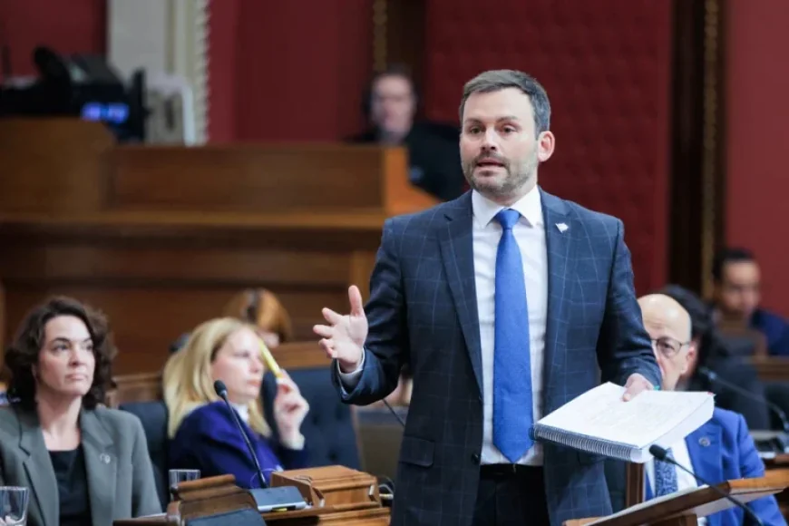 La Voix: PQ Leader Says Federal Public Servants Will Lose Jobs — What That Reveal Means